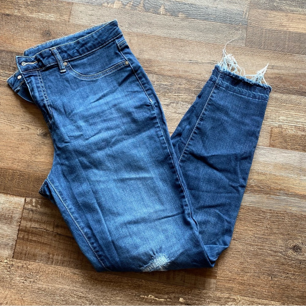 a.n.a. Skinny Ankle Dark Destructed Jean